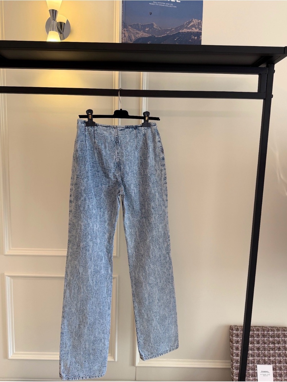 🚩steal CHANEL Light Blue Patterned Straight-Leg Jeans - Picture 2 of 7